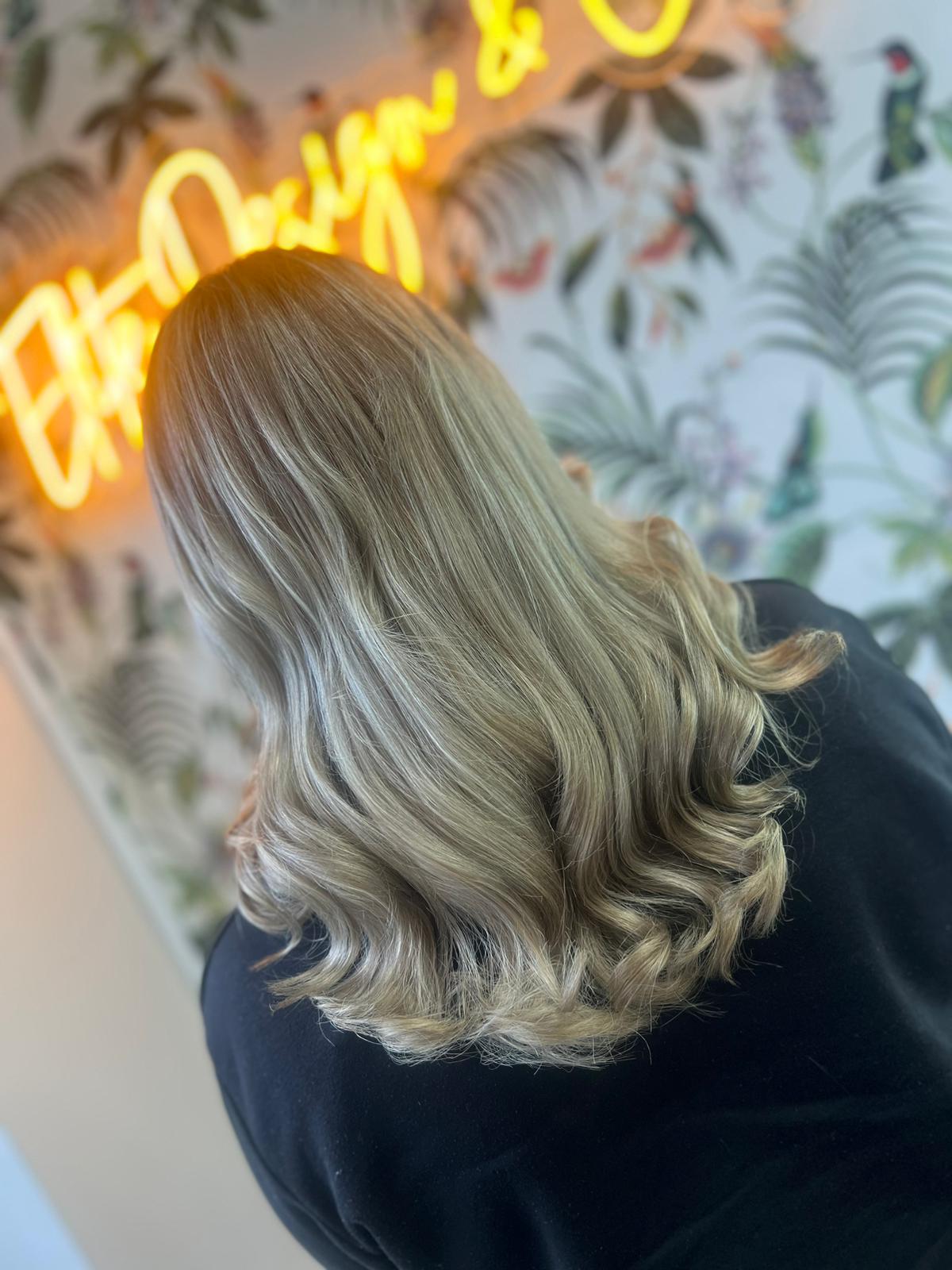 Blonde with alternating tones