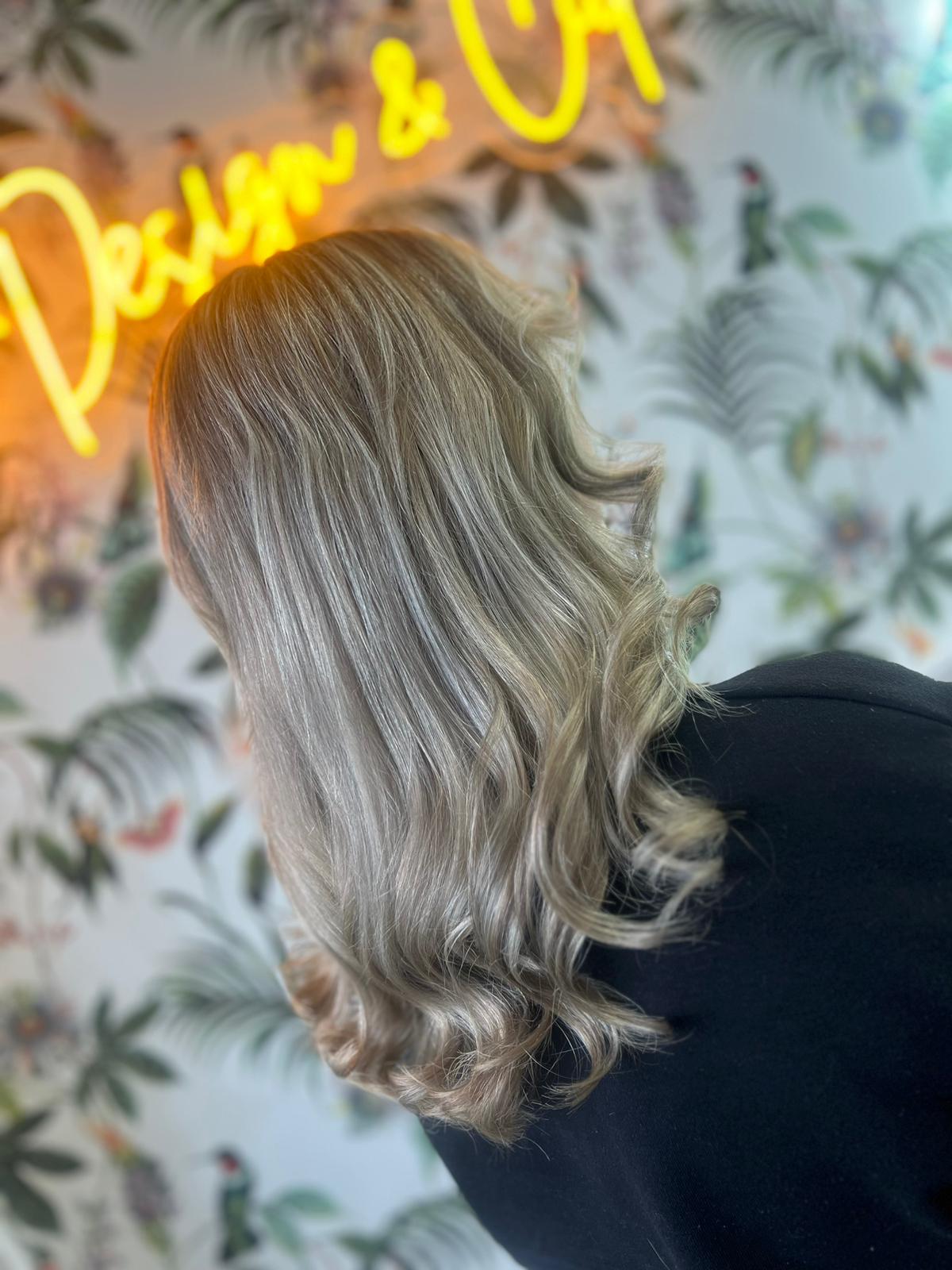 Alternating colour blonde and darker tones