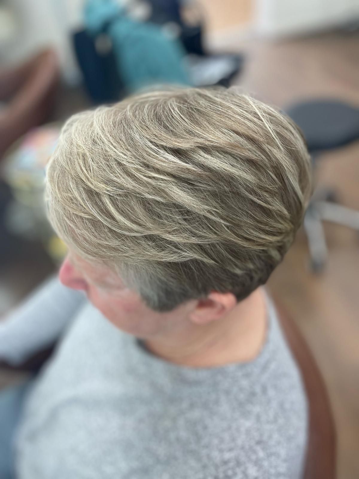 Ladies short hair colour and haircuts