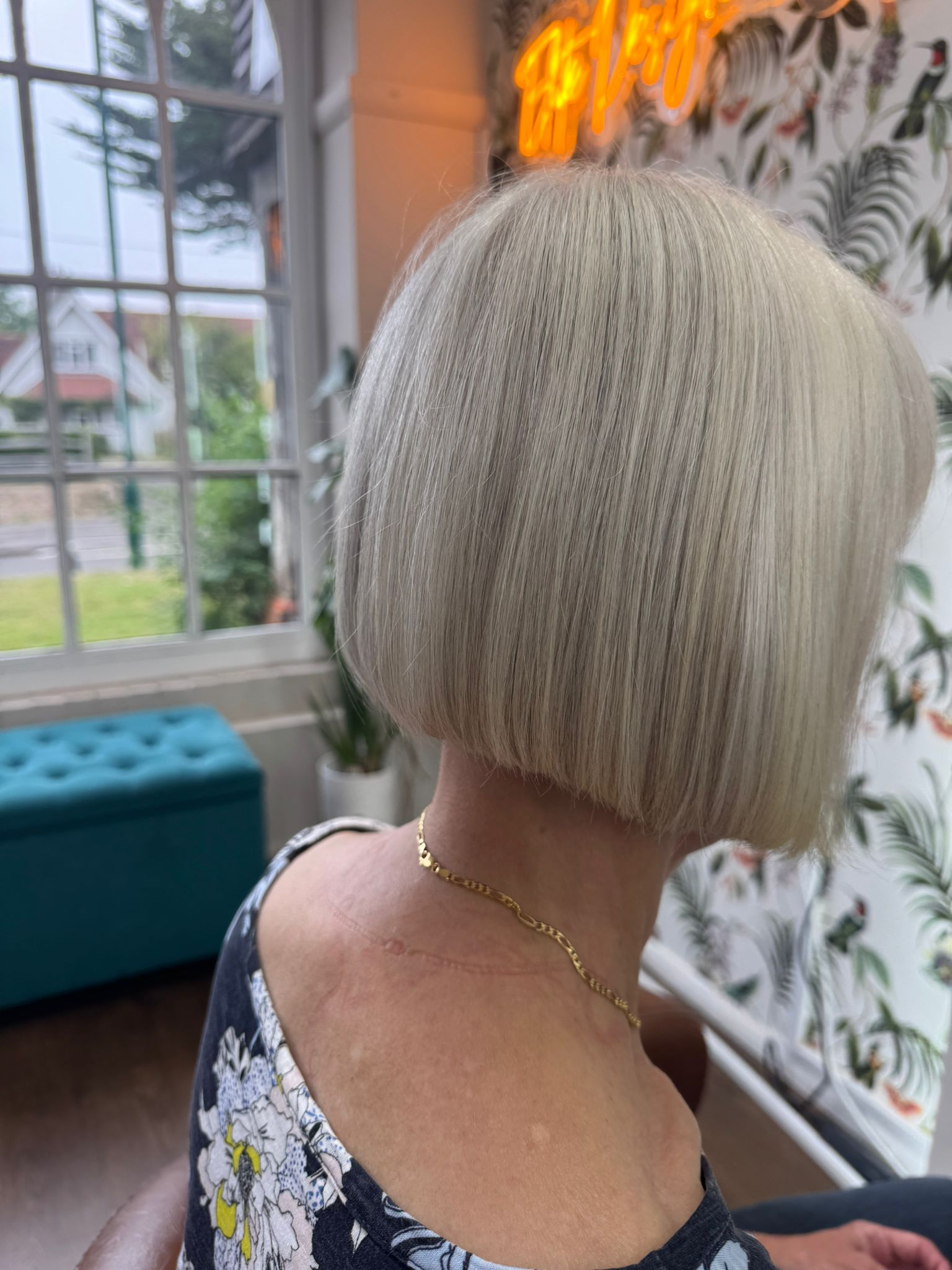 angled bob cut ladies short hair