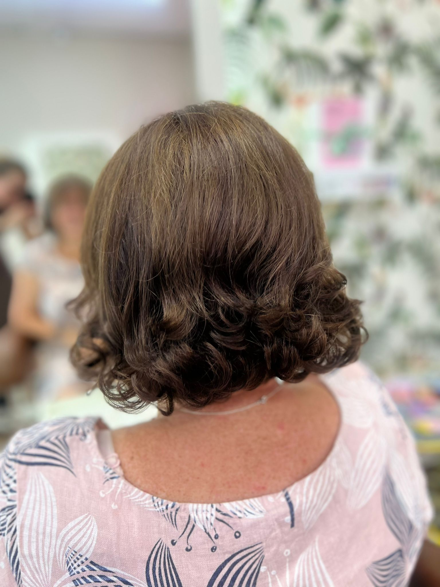 roots scattered highlights and curly cut